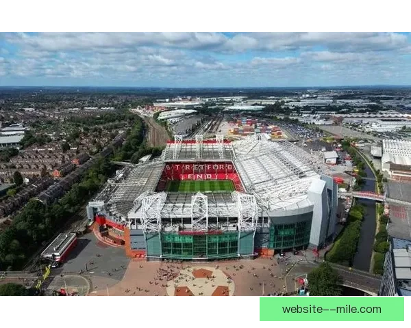 曼联宣布老特拉福德球场周边社区改造方案正式动工推动区域发展